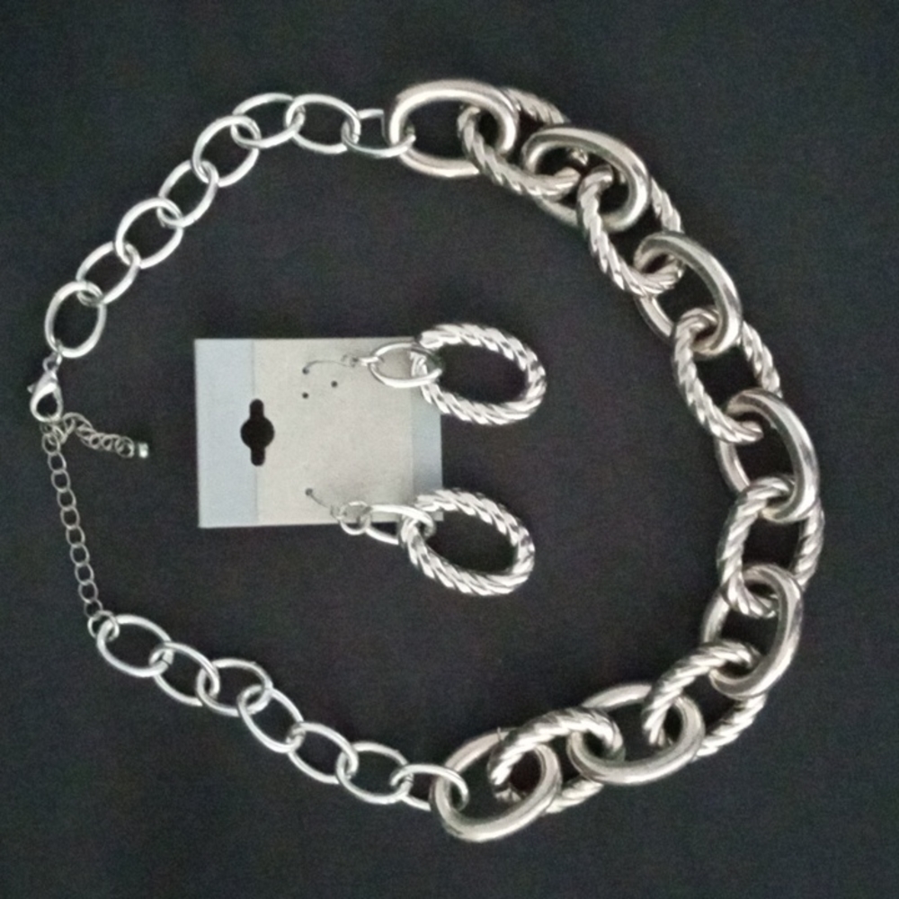 Chunky Chain Link Necklace & Earrings Set Silvertone